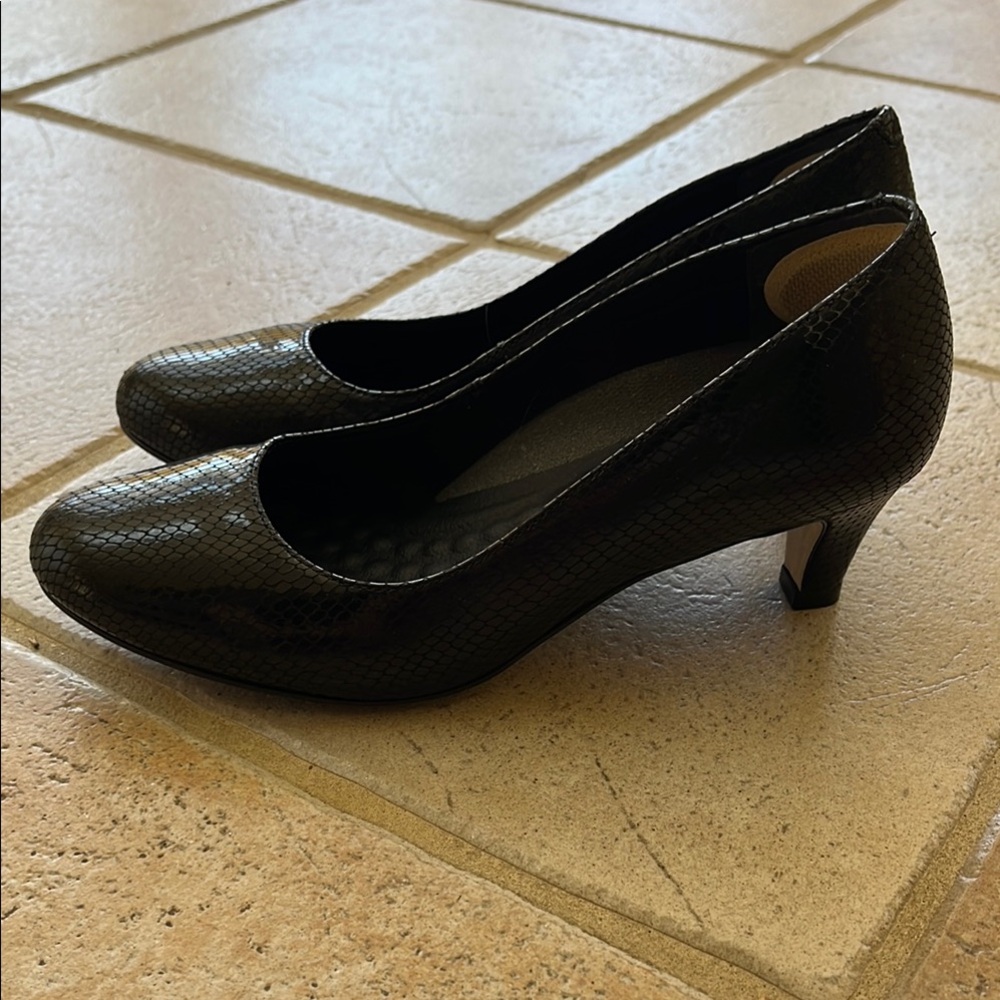 Walking Cradles Black Heels Classic Pumps